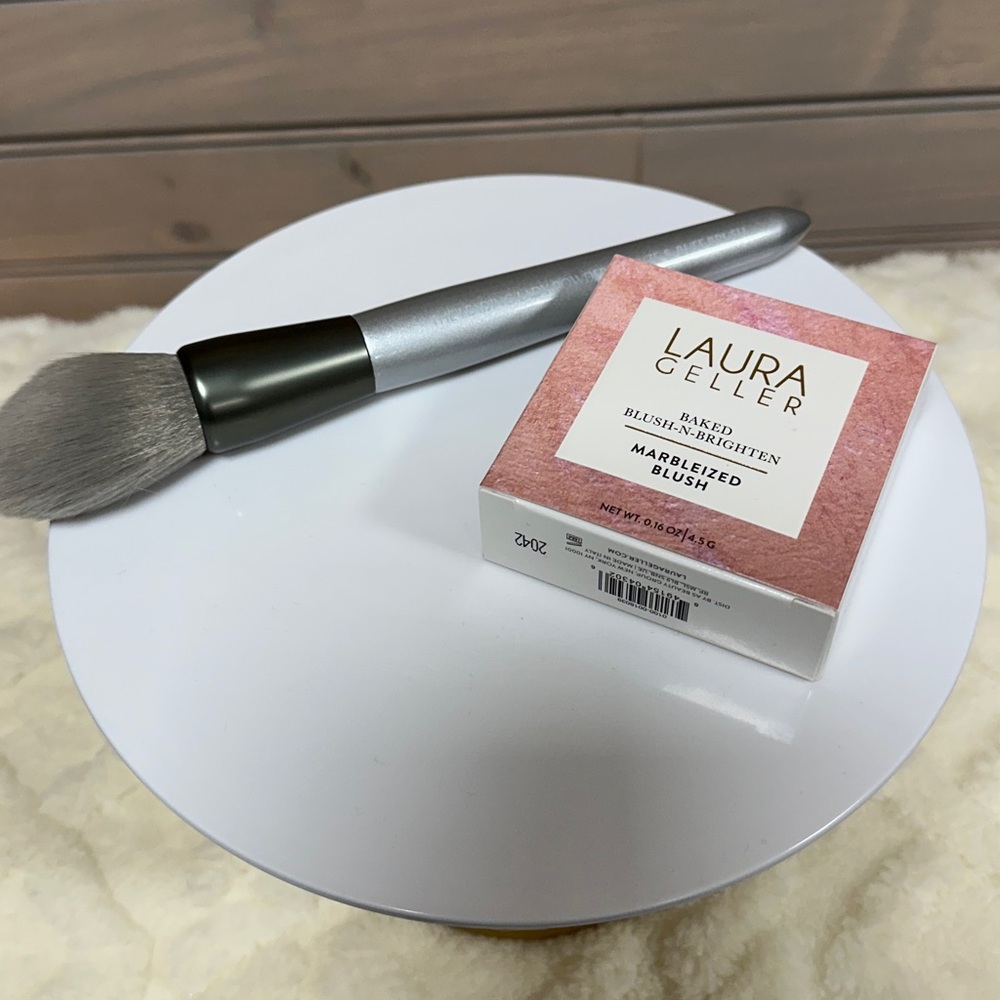 Laura Geller Baked Marbleized Blush in Ethereal Rose. With brush. - Picture 2 of 9